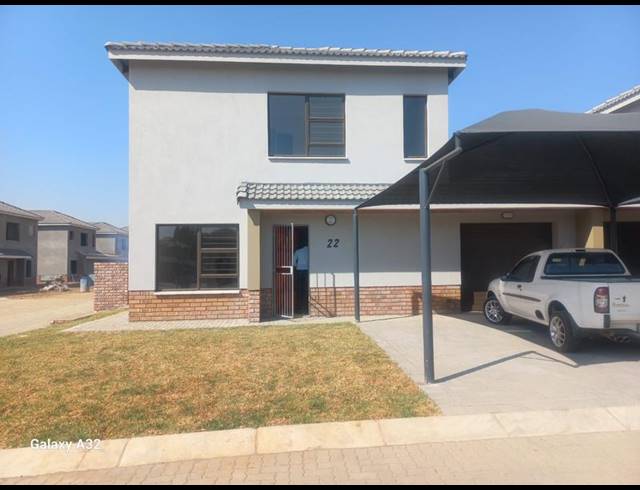 3 BEDROOM TOWNHOUSE FOR SALE IN WATERVAL EAST